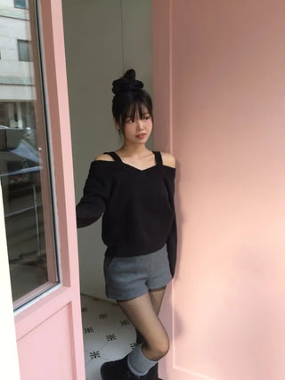 Delua off-shoulder strap long-sleeved knit