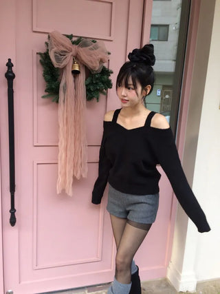 Delua off-shoulder strap long-sleeved knit