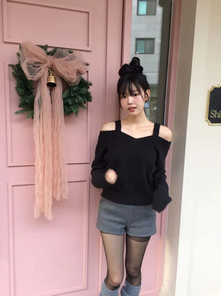 Delua off-shoulder strap long-sleeved knit