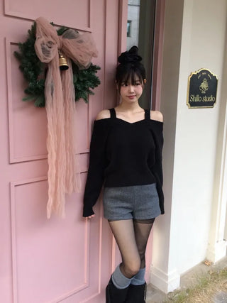 Delua off-shoulder strap long-sleeved knit
