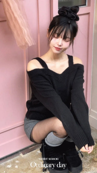 Delua off-shoulder strap long-sleeved knit