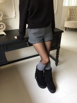 Delua off-shoulder strap long-sleeved knit