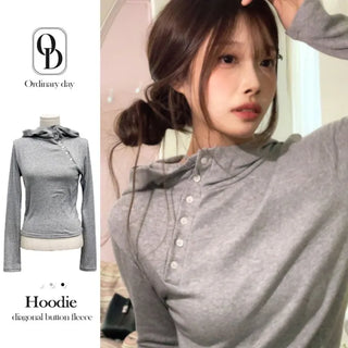 Moonlit diagonal button high-neck hooded fleece t-shirt