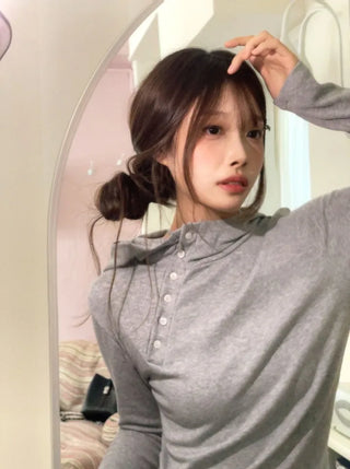 Moonlit diagonal button high-neck hooded fleece t-shirt