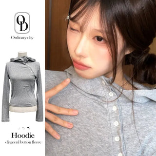 Moonlit diagonal button high-neck hooded fleece t-shirt