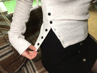Winter Fleet Ribbon One-Shoulder Two-Color Button Team Frill Lace Fleece Glam Fit Knit T-Shirt