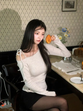 Winter Fleet Ribbon One-Shoulder Two-Color Button Team Frill Lace Fleece Glam Fit Knit T-Shirt
