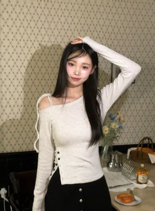 Winter Fleet Ribbon One-Shoulder Two-Color Button Team Frill Lace Fleece Glam Fit Knit T-Shirt