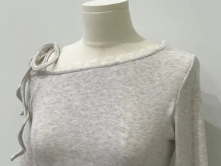 Winter Fleet Ribbon One-Shoulder Two-Color Button Team Frill Lace Fleece Glam Fit Knit T-Shirt