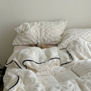 Faux Fur Wave Piping Winter Duvet Cover Set