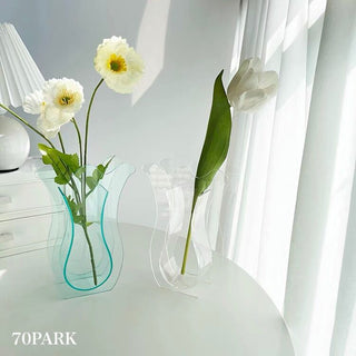 Tulip-shaped acrylic clear flower vasein .