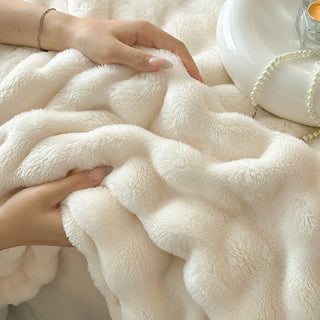 Fluffy and soft blanket 150 x 200 cm.