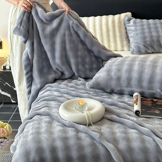 Fluffy and soft blanket 150 x 200 cm.