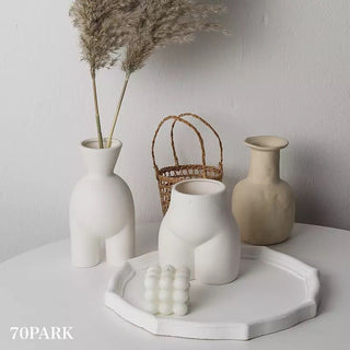 Hip-shaped body art flower vase