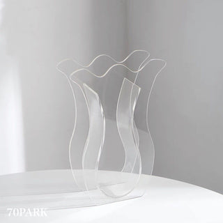 Tulip-shaped acrylic clear flower vasein .