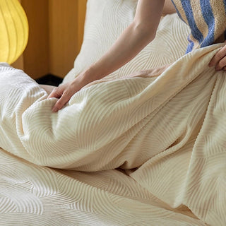 Curved Pattern Two-Tone Milk Velvet Winter Duvet Cover Set Bed Cover Bedding Cover