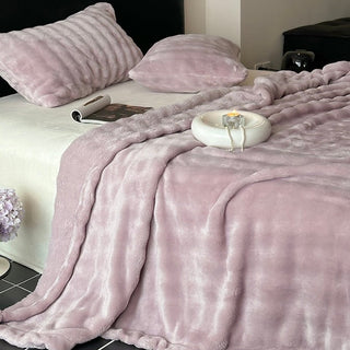 Fluffy and soft blanket 150 x 200 cm.