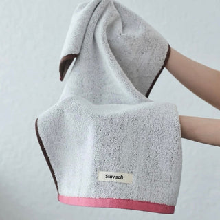 Two-tone solid color face towel 100% cotton combed cotton absorbent.