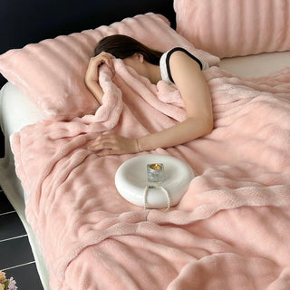 Fluffy and soft blanket 150 x 200 cm.