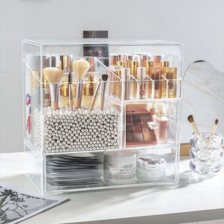 Square-shaped clear cosmetic boxin  for makeup storage.