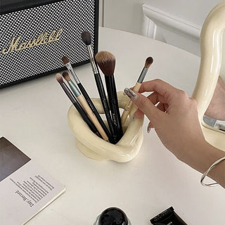 Heart motif ceramic brush stand