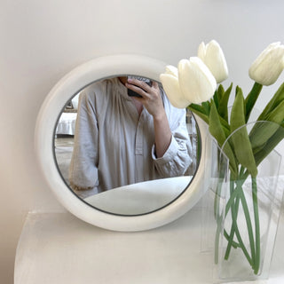 Round Frame Simple Wall Mirror