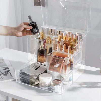 Square-shaped clear cosmetic boxin  for makeup storage.