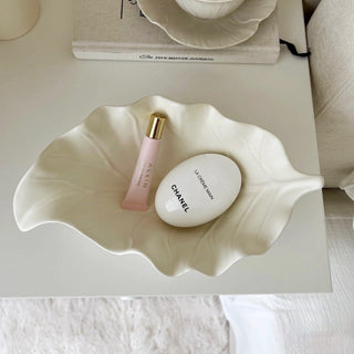 Leaf motif wave ceramic accessory tray white