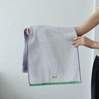 Two-tone solid color face towel 100% cotton combed cotton absorbent.