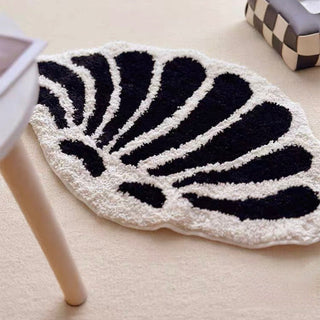 Shell motif monochrome door mat 40 x 64
