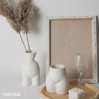 Hip-shaped body art flower vase