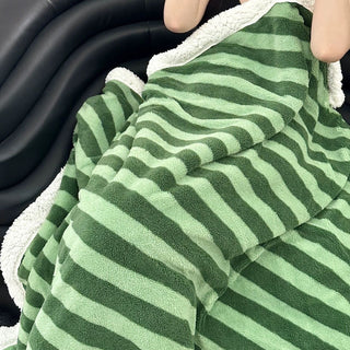 Color Stripe Pattern Blanket 100 x 150 cm