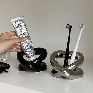 Heart motif ceramic brush stand