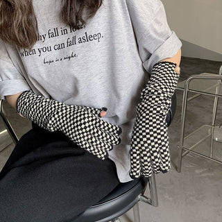 Smartphone Compatible Checkerboard Pattern Long Gloves