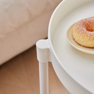Handle with casters round side tablein .
