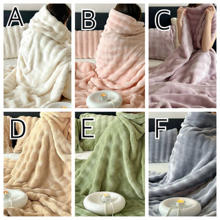 Fluffy and soft blanket 150 x 200 cm.