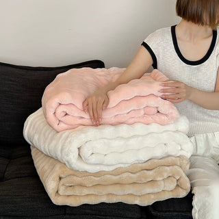 Fluffy and soft blanket 150 x 200 cm.