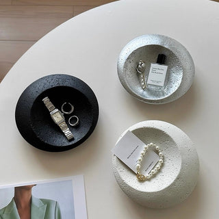 Disc-shaped ceramic accessory trayin  small item tray