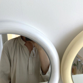Round Frame Simple Wall Mirror