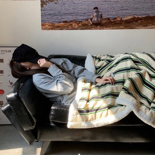 Wide Stripe Pattern Blanket  100 x 150 cm
