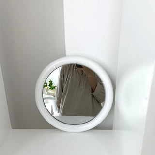 Round Frame Simple Wall Mirror