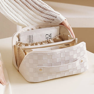 Checkered pattern Large capacity cosmetic storage pouch Travel pouch