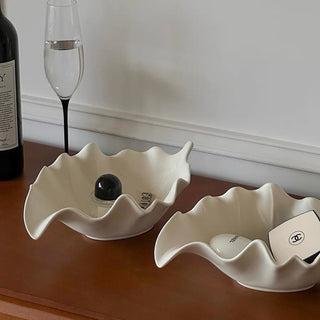 Leaf motif wave ceramic accessory tray white