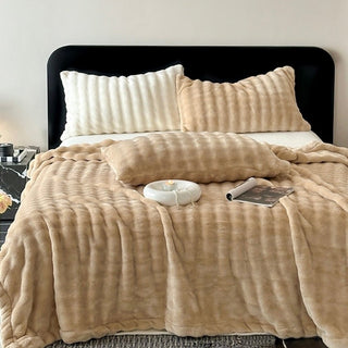 Fluffy and soft blanket 150 x 200 cm.