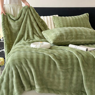 Fluffy and soft blanket 150 x 200 cm.