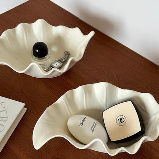 Leaf motif wave ceramic accessory tray white