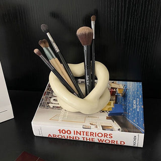 Heart motif ceramic brush stand