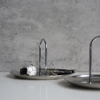 Stainless steel arched round tray with handle silver