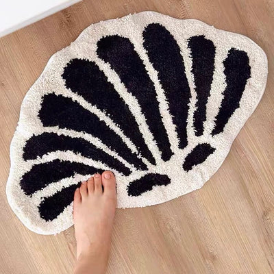 Shell motif monochrome door mat 40 x 64