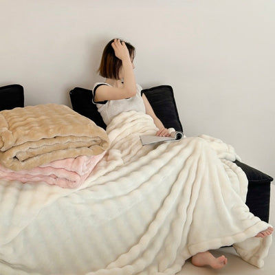 Fluffy and soft blanket 150 x 200 cm.